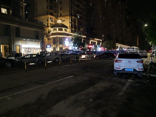 FeiCui LvZhou ShangYeJie